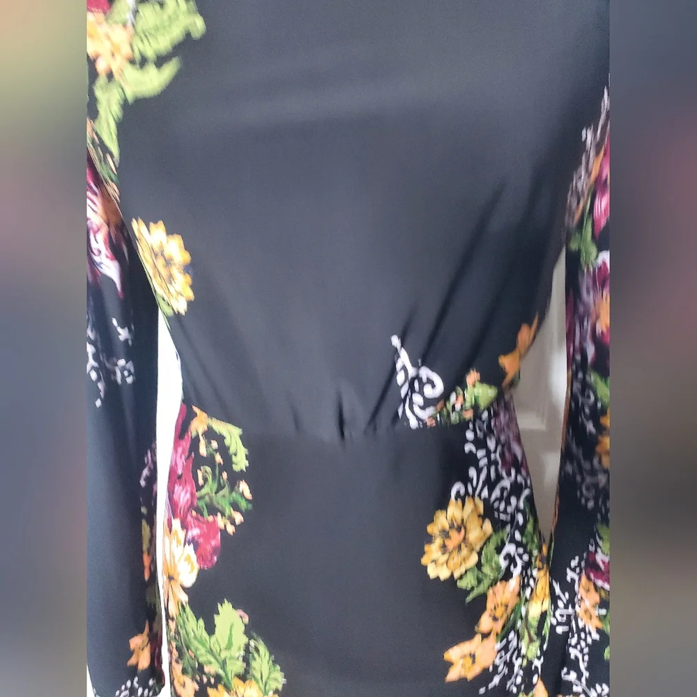 Clover and Sloane Long Sleeve Ruched Neck And Waist Lined Floral Pencil Dress - Picture 14 of 16
